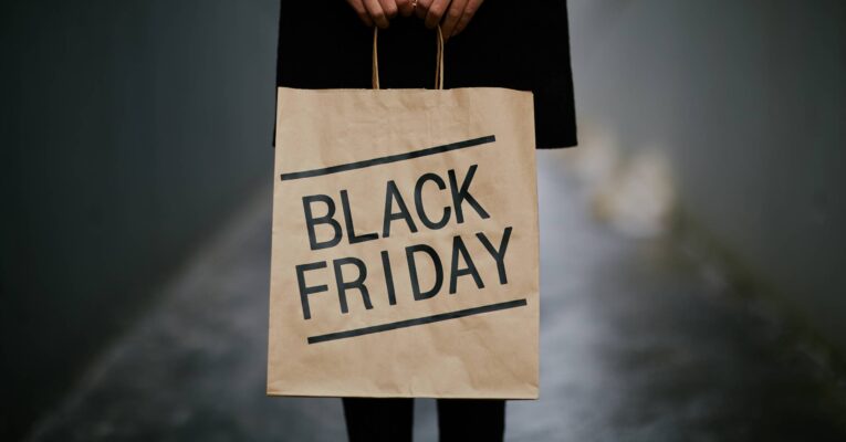 6368ce702728474499dd0ae3_black_friday_01